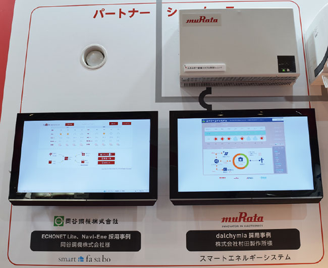 ユビキタスは、同社の「モノ」をつなぎ、さらに「ヒト」「データ」「プロセス」をつなぐ世界をより簡単に作り出すプラットフォームである「dalchymia」（ダルキュミア）を展示。村田製作所のエネルギー創蓄システム制御ユニット（参考出品）と連携し、ビル内のエネルギーの需給状況を見える化するデモを行っていた。