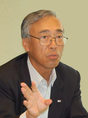 弓場 英明氏