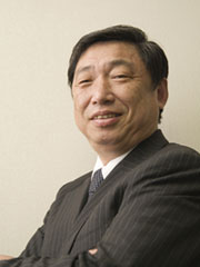 橋本　信氏