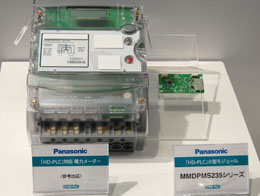 写真11（1）HD-PLC対応の電力メーターとそのHD-PLC小型モジュール（右）