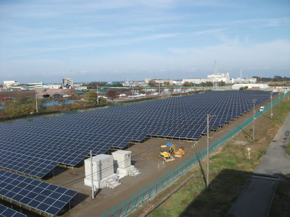 図　オリックス富山太陽光発電所の全景