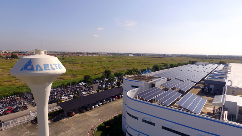 図　デルタエレクトロニクスの工場屋上に設置したソーラーフロンティアのCIS薄膜太陽光パネル