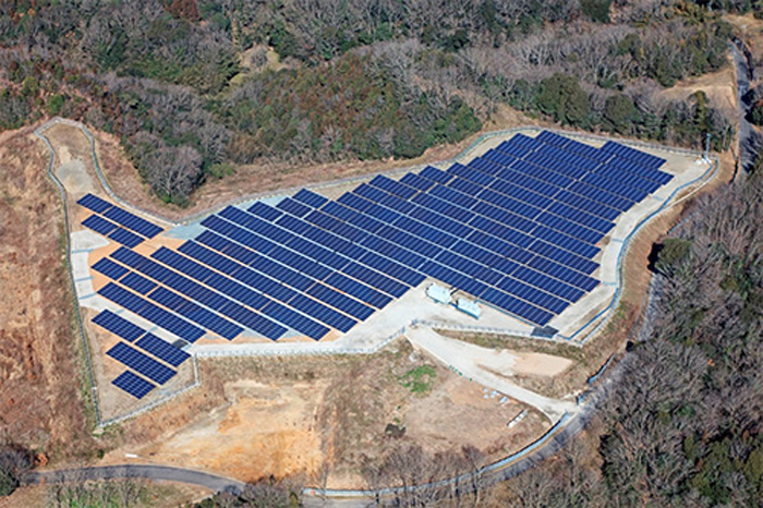 図　「F井原太陽光発電所」の全景