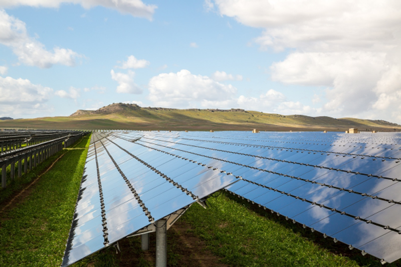 図　「Topaz Solar Farm」。出力は550MW。カリフォルニア州ではこのような大規模な太陽光発電所がいくつも稼働している