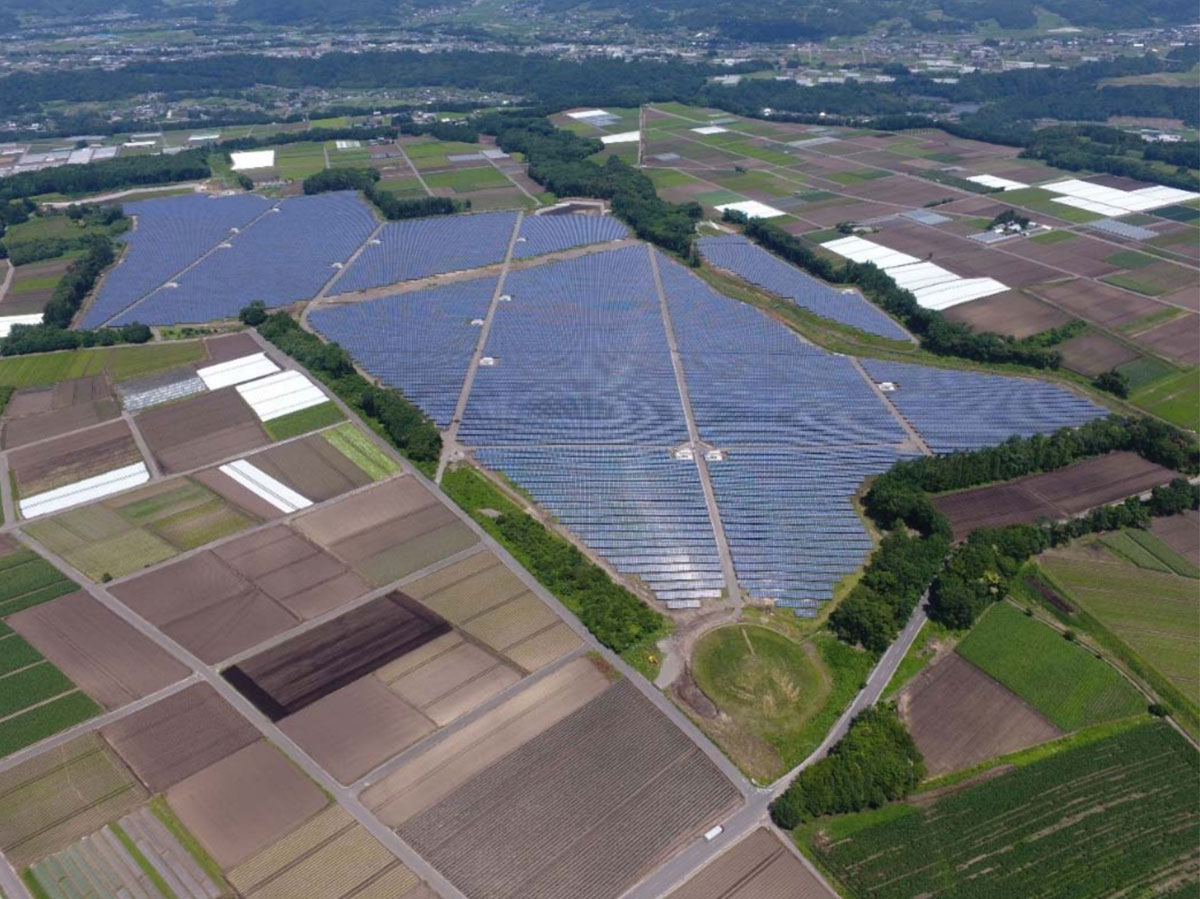 図　「いちご昭和村生越ECO発電所」の全景