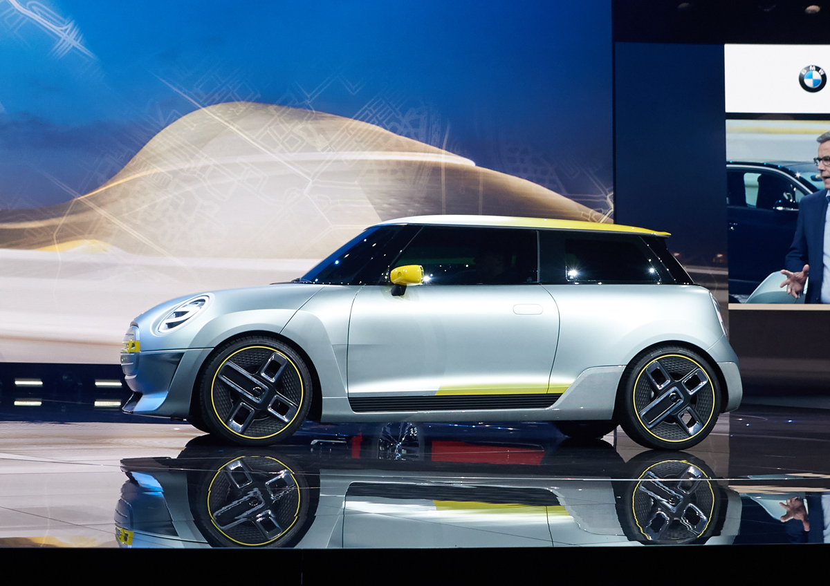 図　発表会で世界初披露となったMINI Electric Concept