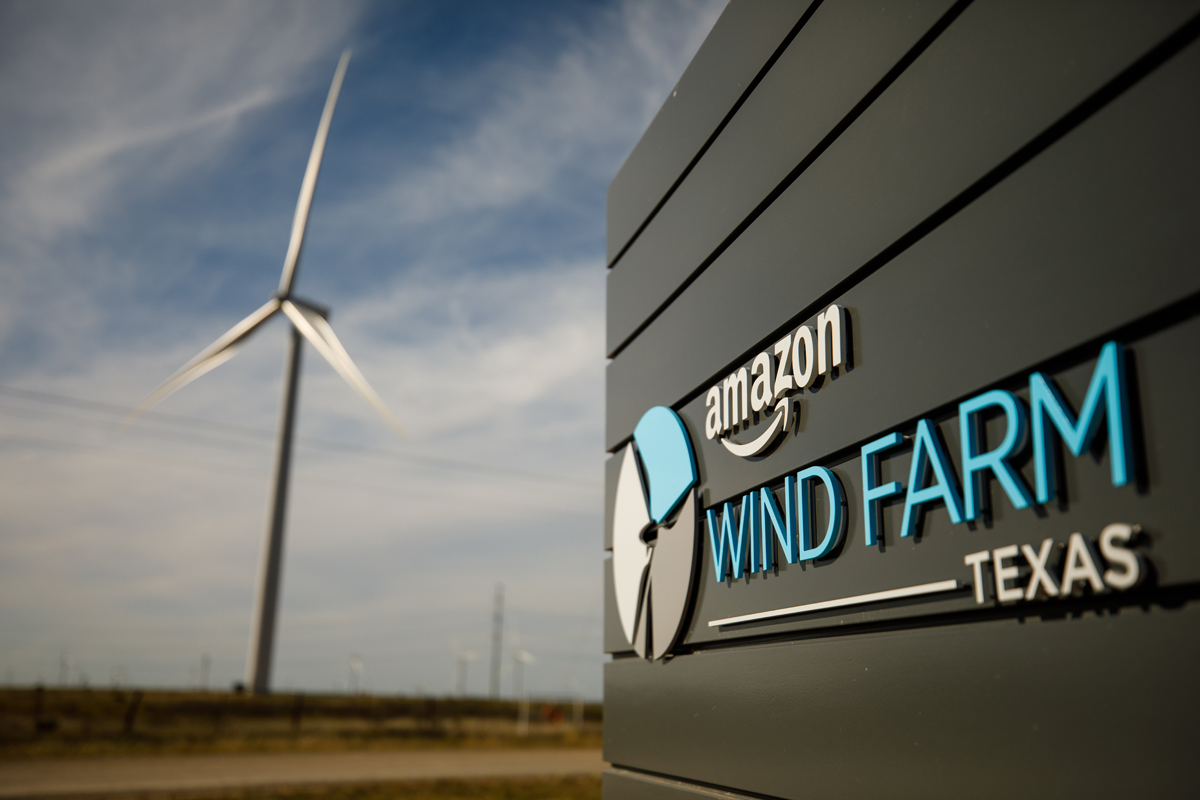 図　運転を始めた大規模風力発電所「Amazon Wind Farm Texas」