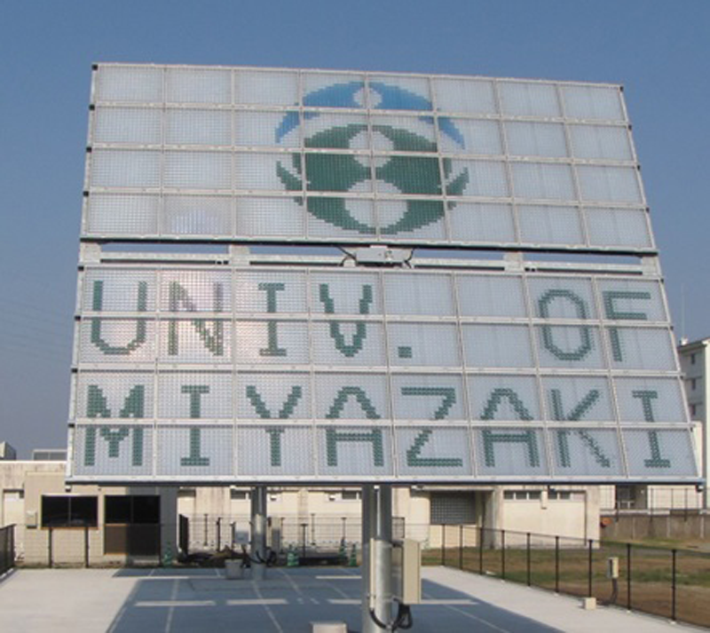 図　宮崎大学構内に設置してある集光型太陽電池