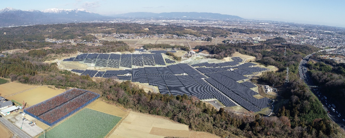 図　「四日市ソーラー発電所」の全景