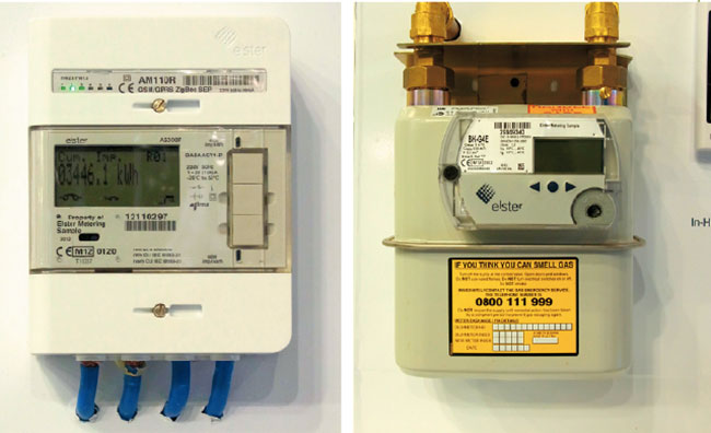 写真左、elster製のスマートメーター。写真右、同じくelster製のガスメーター。
