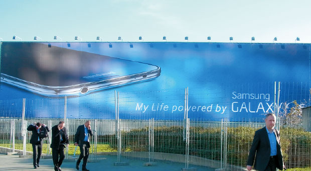 SAMSUNG“GALAXY”の特大広告。会場内もかなり大きな展示スペースで、この展示会へ注力している様子がわかる