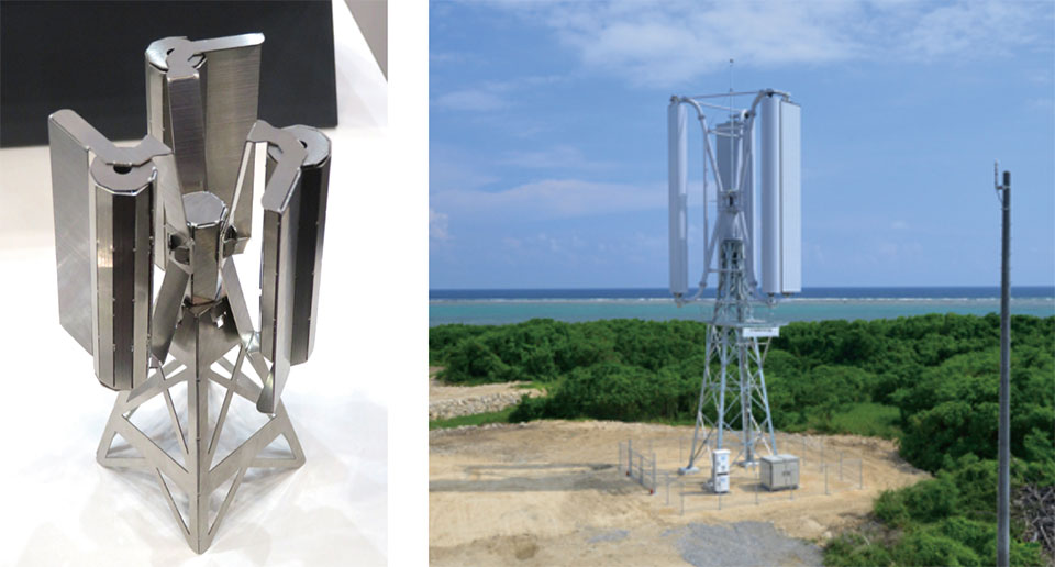 写真12　会場で展示された模型（左）と沖縄県石垣市でフィールドテストを開始した10kW試験機（右）