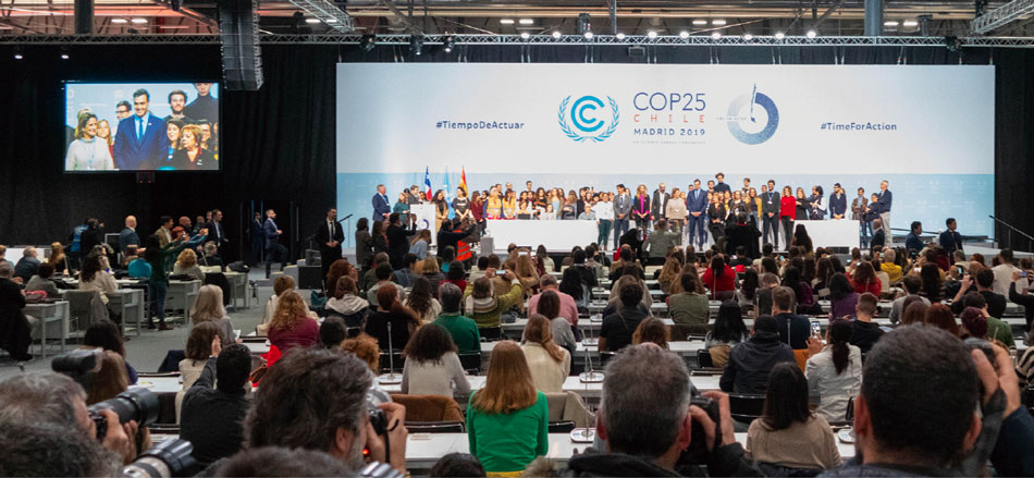 写真1　COP25の開幕：会場運営を支えるスタッフ・ボランティアへの歓迎風景（スペイン・マドリード：2019年12月2日）