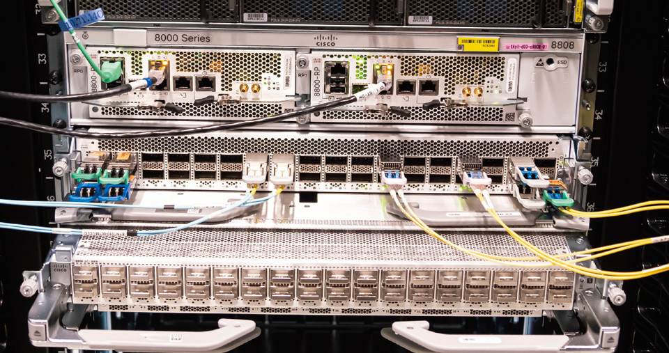 写真7　Silicon Oneで実現するCisco8000ルータ「8808」