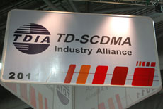写真3 TDIAの天吊りサイン
