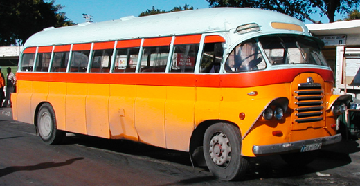 マルタ島名物のバス