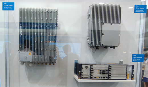 写真2　左からZXSDR R8962：TD-LTE eNodeB（LTE基地局）、リモート無線ユニット