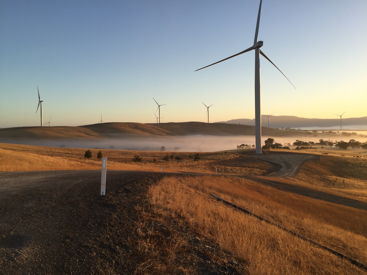図　オーストラリア南部、メルボルンから西北西に100kmほどの位置にある風力発電所「Ararat Wind Farm」で稼働している「3.2-103」風力タービン