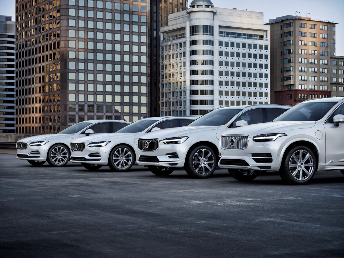 図　Volvo Carsのプラグインハイブリッド機構「T8 Twin Engine」を搭載する車両。左から「S90」「V90」「XC60」「XC90」