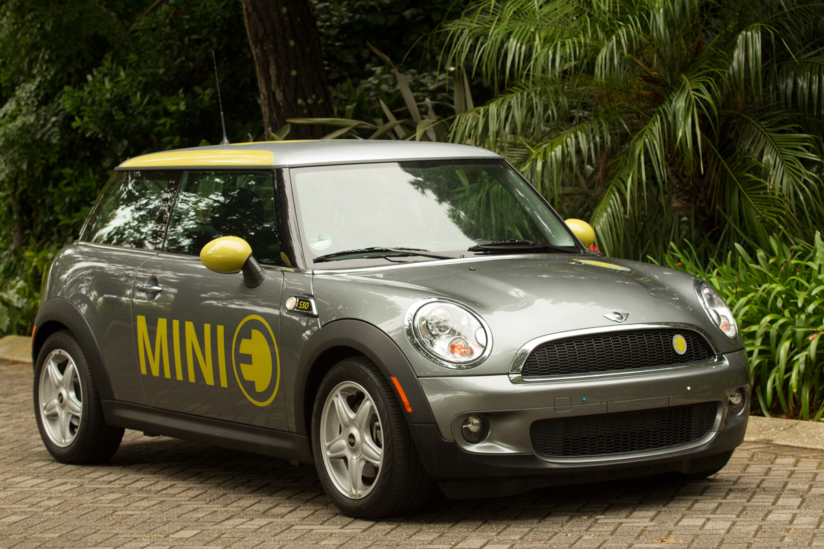 図　2008年に登場した試験車両「MINI E」。MINIの3ドアの車種を基にしている