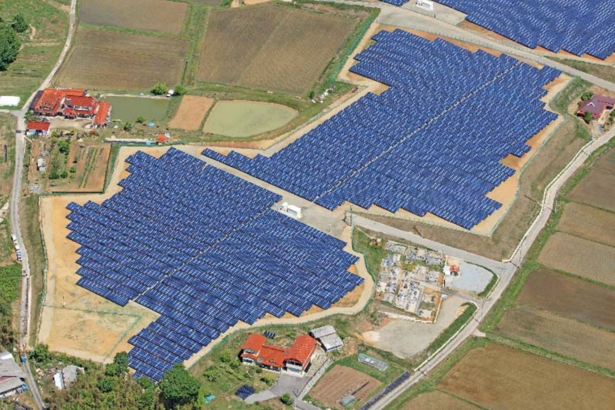 図　「いちご世羅青水ECO発電所」の全景