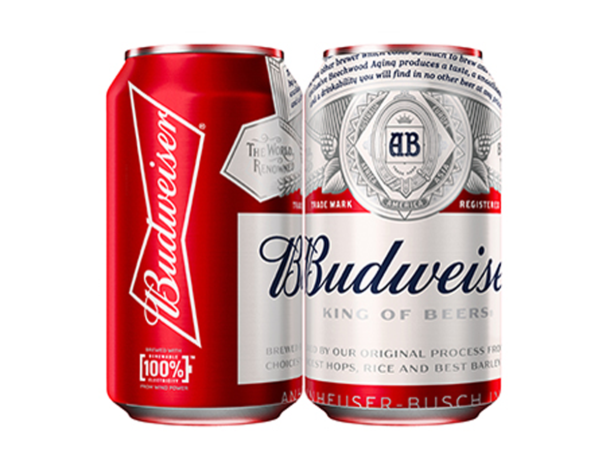 図　100％再生可能エネルギー由来の電力で製造したBudweiser。左側の缶の下端にロゴマークがついている