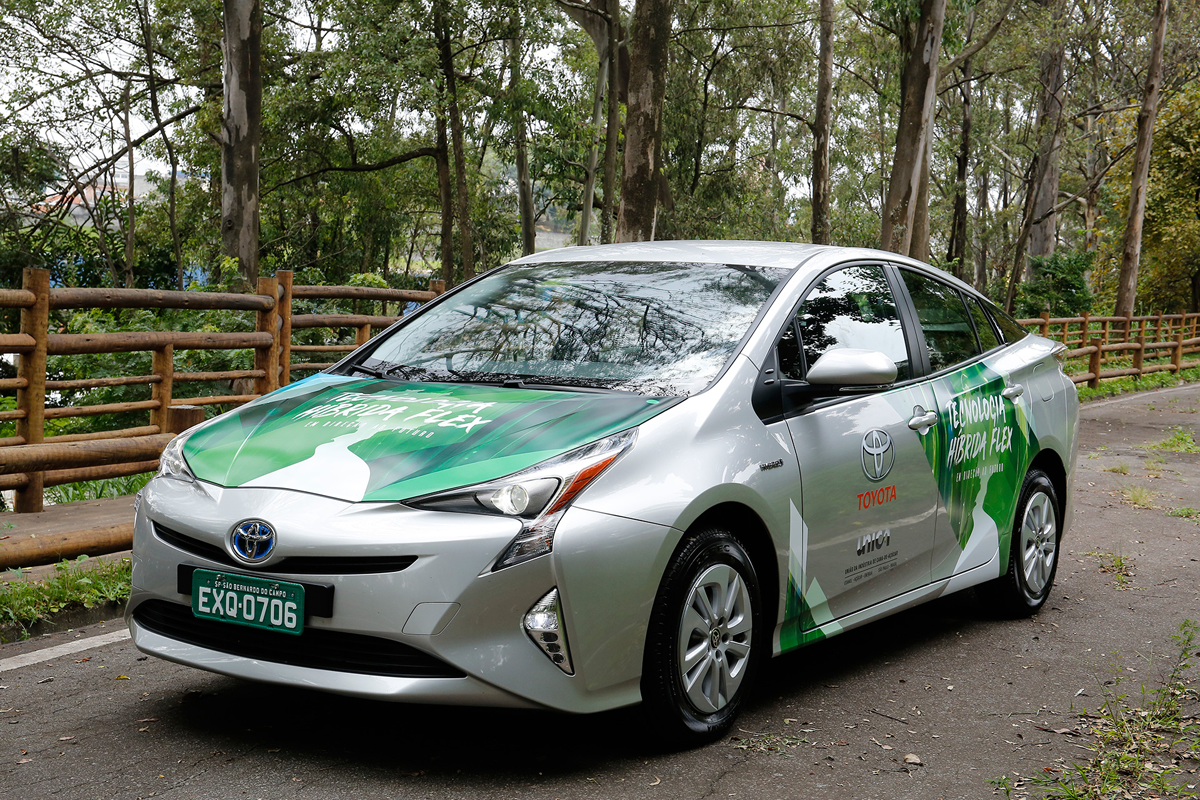 トヨタ自動車 植物由来のエタノールを燃料とする世界初のハイブリッド車を公開 再生可能エネルギー スマートグリッドフォーラム