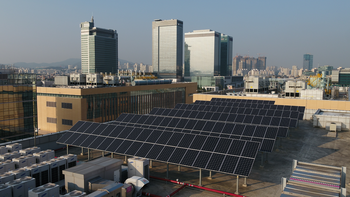 図　Samsung Electronicsが水原（Suwon）市にある本社ビルに設置した太陽光発電システム