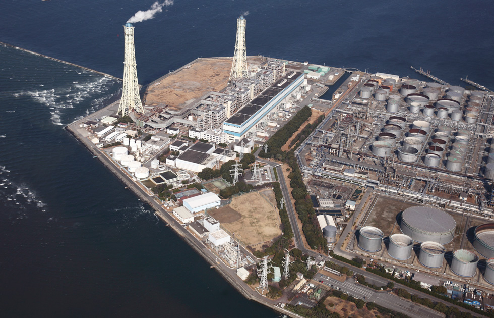 図　五井火力発電所の全景。全設備廃止が決まり、現在は停止している