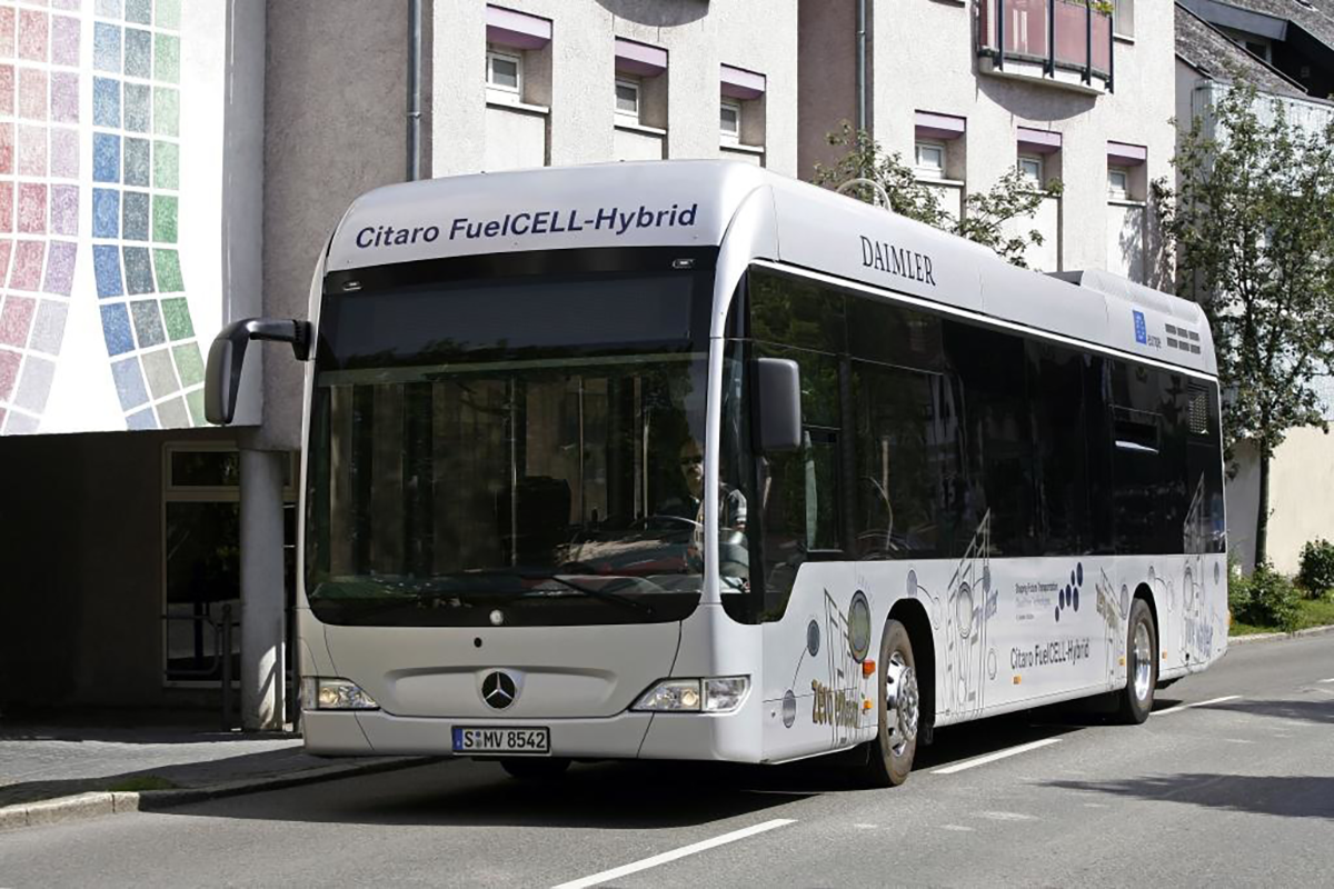 図　Daimlerが2009年に発表した「Mercedes-Benz Citaro FuelCELL Hybrid」