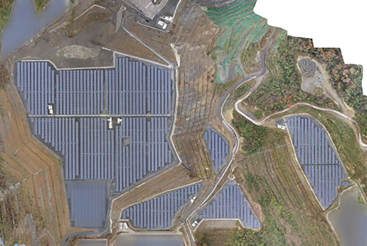 図　F岩出太陽光発電所の全景