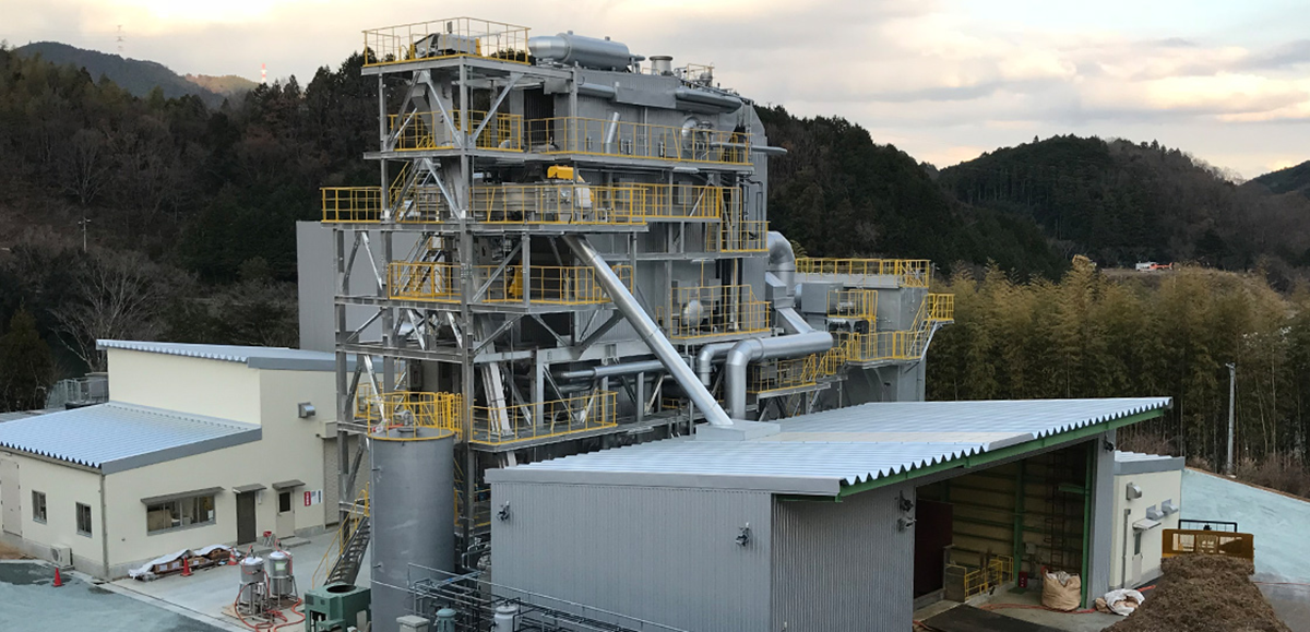図　大阪ガスの子会社が出資したバイオマスパワーテクノロジーズが運営する「松阪木質バイオマス発電所」