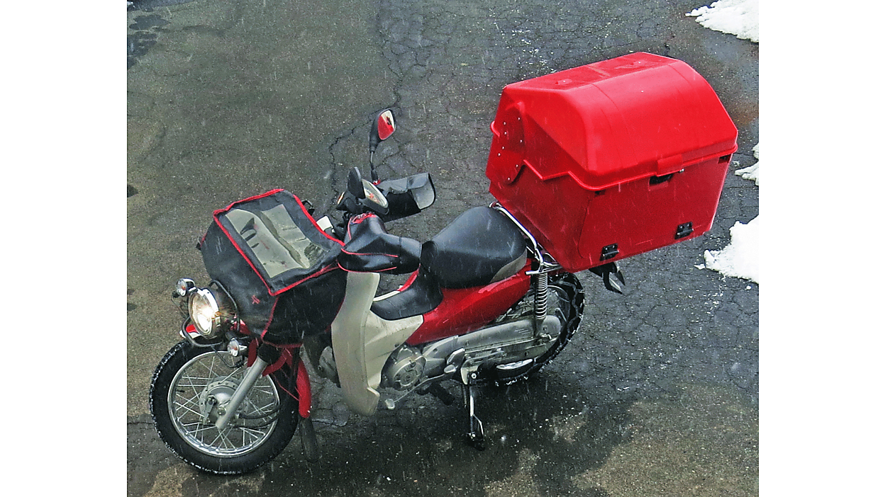 郵便配達の赤バイクが電動に？ 日本郵便と本田技研工業が実証実験実施