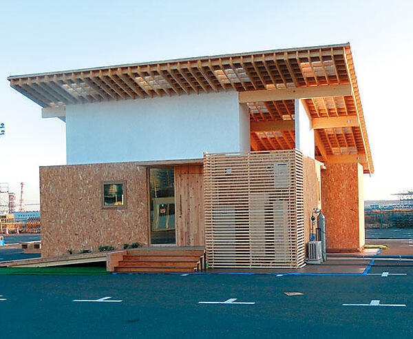 写真8　芝浦工業大学：「母の家2030」呼吸する屋根・環境シェルターによるシェア型住宅スタイル