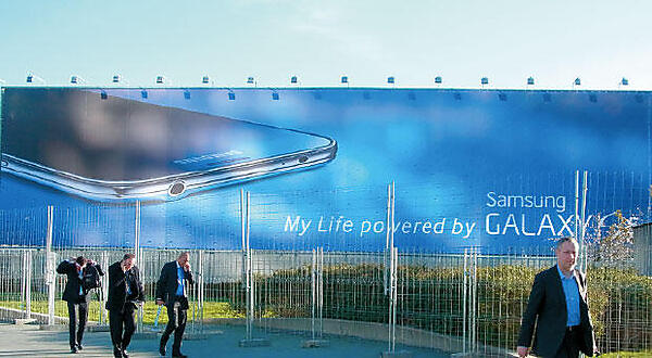 SAMSUNG“GALAXY”の特大広告。会場内もかなり大きな展示スペースで、この展示会へ注力している様子がわかる