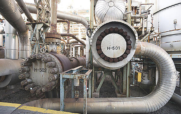 写真9　製造されたアンモニアが貯蔵される設備。製造されるアンモニアは1日に175トンにも及ぶ。