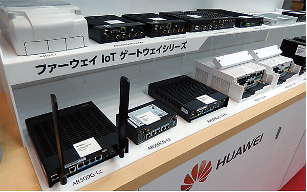 写真10　各種端末とIoT接続管理プラットフォームを結ぶIoTゲートウェイ群