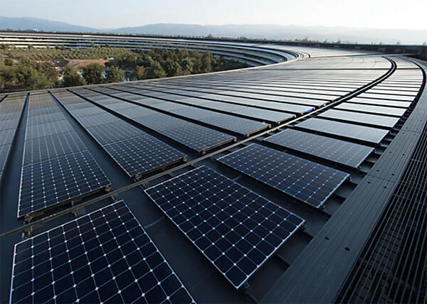 写真3　米国カリフォルニア州クパティーノにあるアップルの新本社屋上の太陽光パネル設備