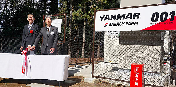 写真1　発電開所式で稼働スイッチを押下する様子（2020年2月27日、思川浄化センター）