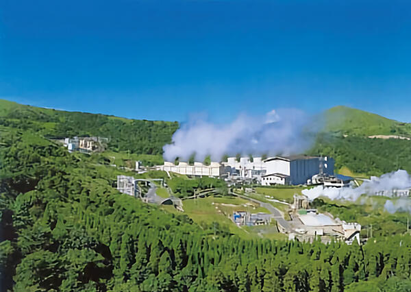 写真1　九州電力の八丁原（はっちょうばる）発電所の1・2号機の外観（各5万5,000kW、ダブルフラッシュ方式）