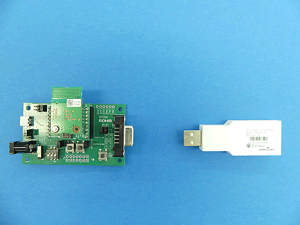 図　実験のために試作した端末（左）とアクセスポイント（右）