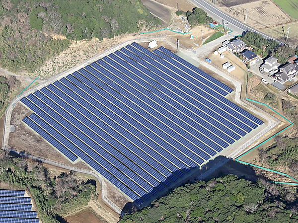 図　ソフトバンク潮来ソーラーパークの全景