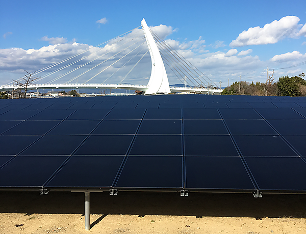 図　「湖西ソーラーウェイ」に設置した太陽光発電モジュール