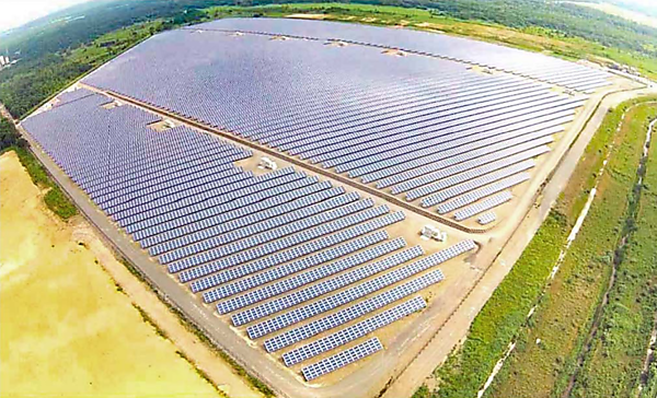 図　「とまこまい勇払メガソーラー」の全景