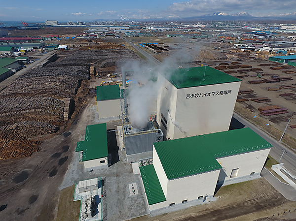 図　営業運転を開始した「苫小牧バイオマス発電所」