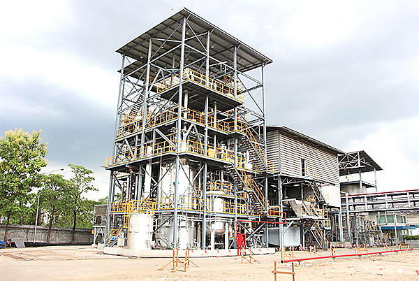 図　バガスを原料に、バイオエタノールを精製するプラント