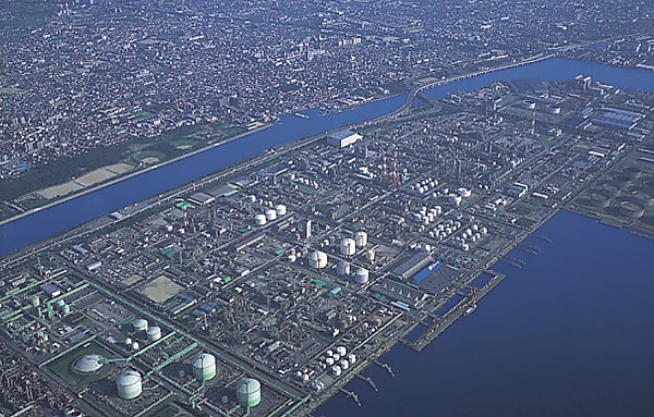 図　三井化学大阪工場の全景