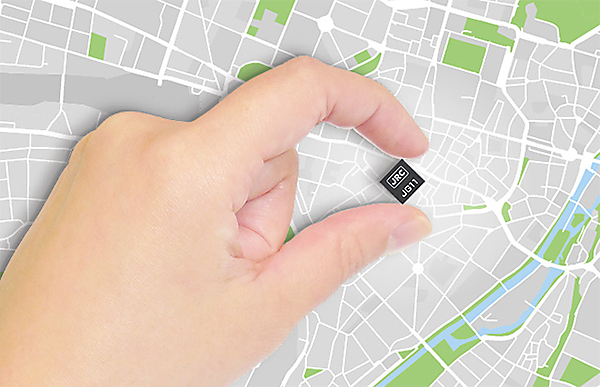 図　日本無線が開発中のチップ「JG11」のイメージ。このチップだけでcm級の測位が可能になる