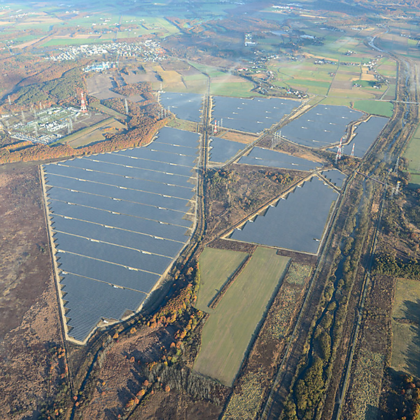 図　すでに運転を開始している「ソフトバンク苫東安平ソーラーパーク」。新設のメガソーラーはこのメガソーラーに次ぐ規模となる