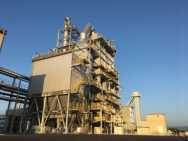 図　「松山バイオマス発電所」のボイラー外観